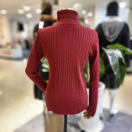 꽈배기짜임쫀쫀폴라니트