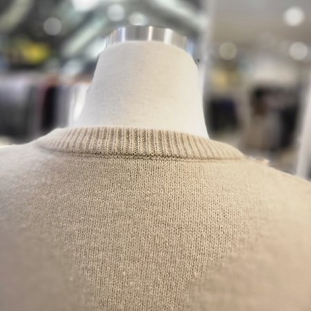 영레터링긴팔니트티