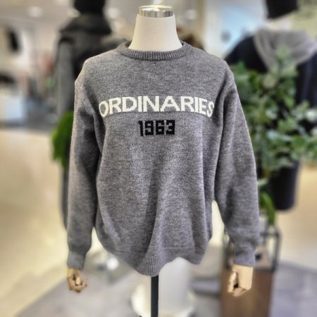 영레터링긴팔니트티