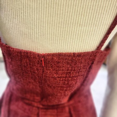 슬림핏뒷집업뷔스티에