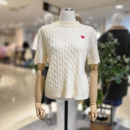 반팔라운드넥하트니트