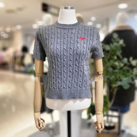 반팔라운드넥하트니트