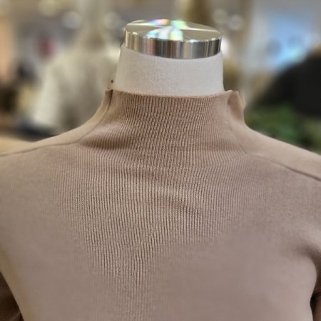 반폴라기본봄니트