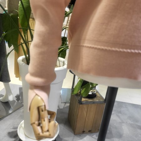 프릴테두리봄니트티