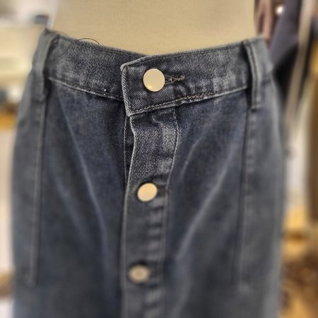 앞단추뒷포켓청스커트