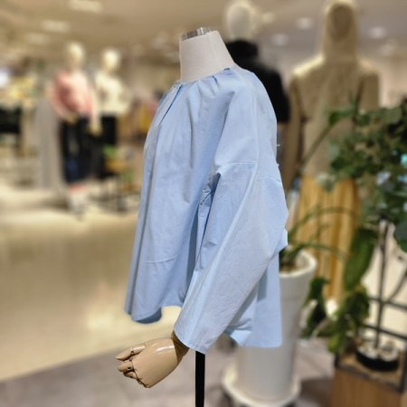 앞단추셔링면박시블라우스