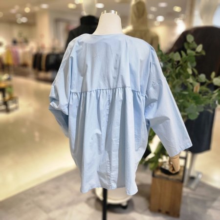 앞단추셔링면박시블라우스