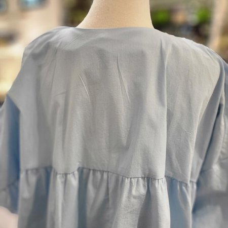 앞단추셔링면박시블라우스