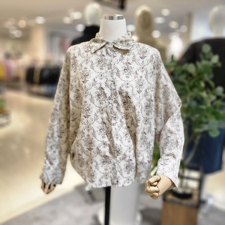 카라넥패턴봄블라우스