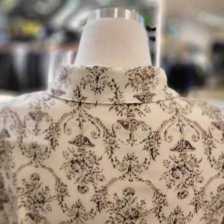 카라넥패턴봄블라우스