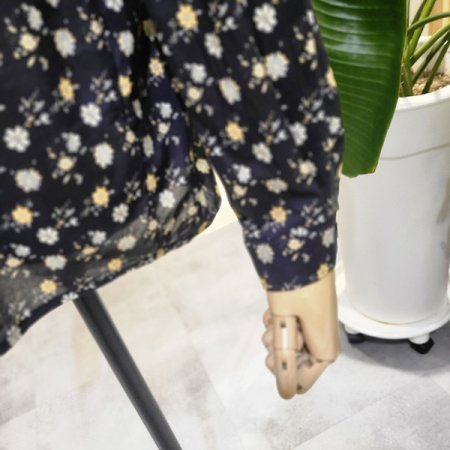 잔꽃잎긴팔면블라우스