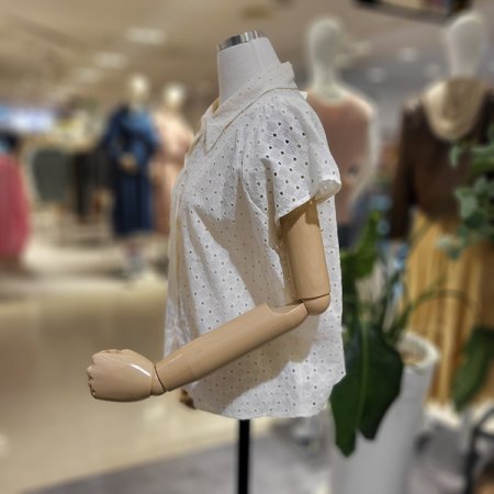 캡소매면펀칭블라우스