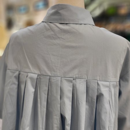 카라넥뒷주름블라우스