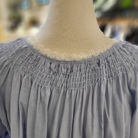 8부소매시스루프릴블라우스