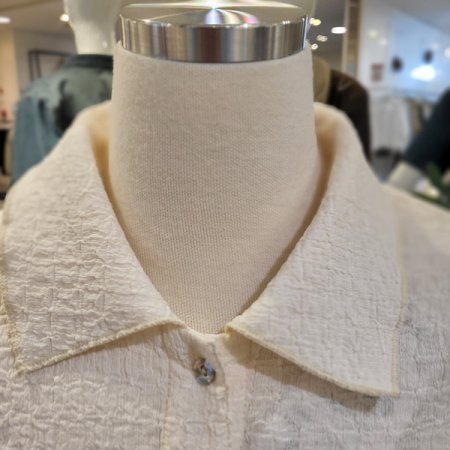 카라넥반팔지지미브라우스