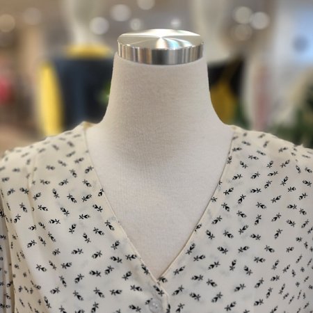 리본소매브이넥반팔블라우스