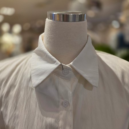 카라넥옆셔링반팔블라우스