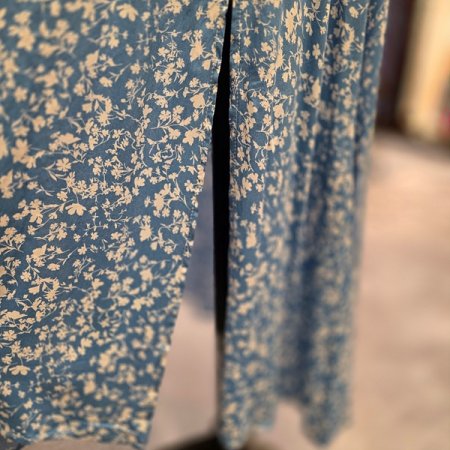 잔꽃패턴브이넥원피스