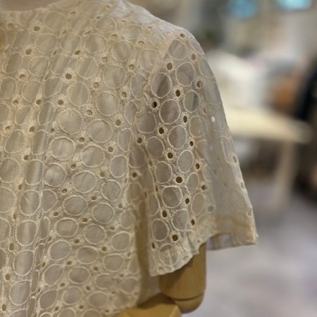 아웃펀칭블라우스자켓