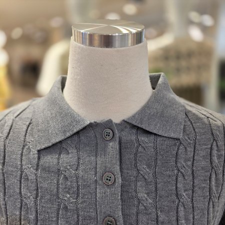 카라넥반팔꽈배기골지니트티