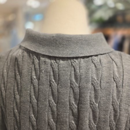 카라넥반팔꽈배기골지니트티