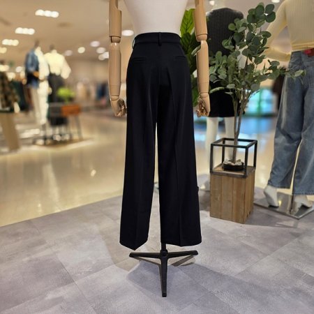 앞핀턱스트레이트핏슬랙스팬츠