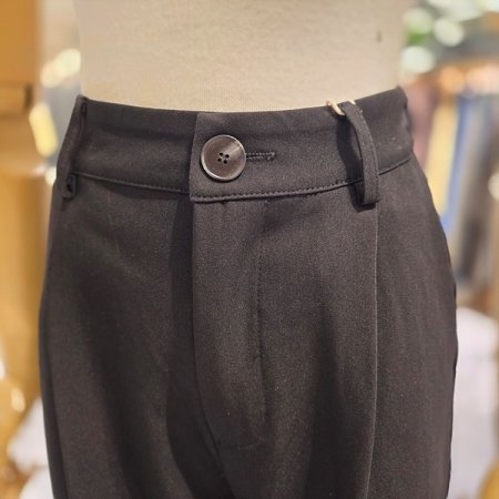 앞핀턱스트레이트핏슬랙스팬츠