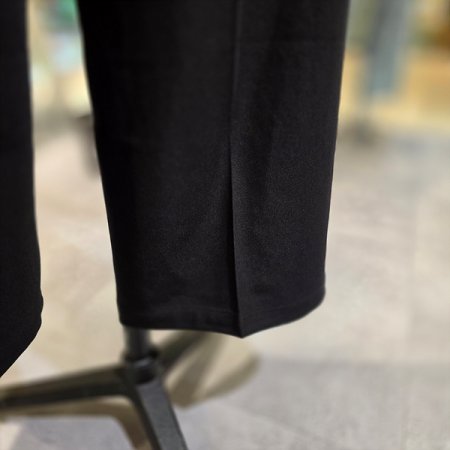 앞핀턱스트레이트핏슬랙스팬츠