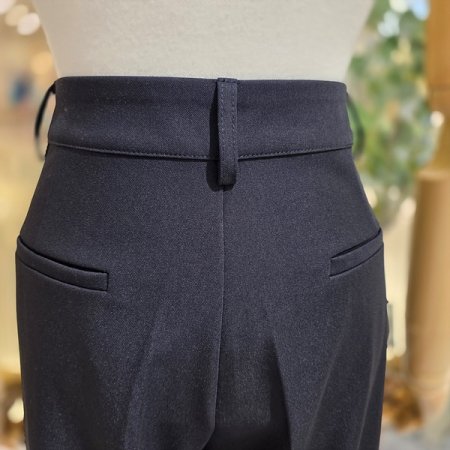 앞핀턱스트레이트핏슬랙스팬츠