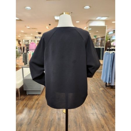 라인장식 블라우스