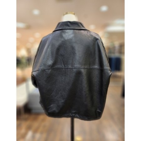 카라절개페이크레더자켓