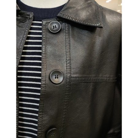 카라절개페이크레더자켓