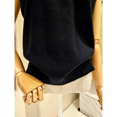 데스틸 브이넥 언발 니트조끼