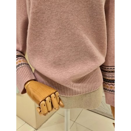 소매배색 레터링 반폴라 니트