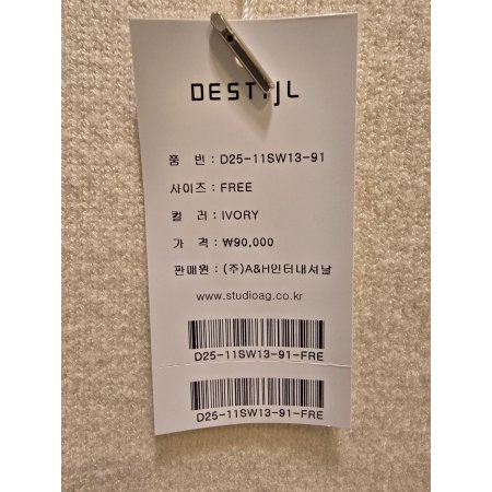 메탈 라인 라운드 니트티셔츠