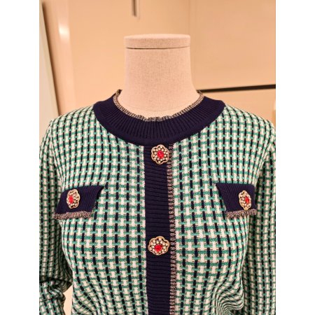 라인배색 큐빅단추 라운드 니트