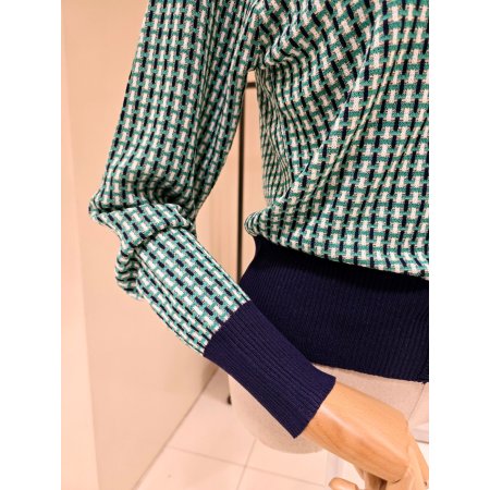 라인배색 큐빅단추 라운드 니트