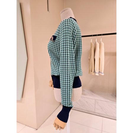 라인배색 큐빅단추 라운드 니트