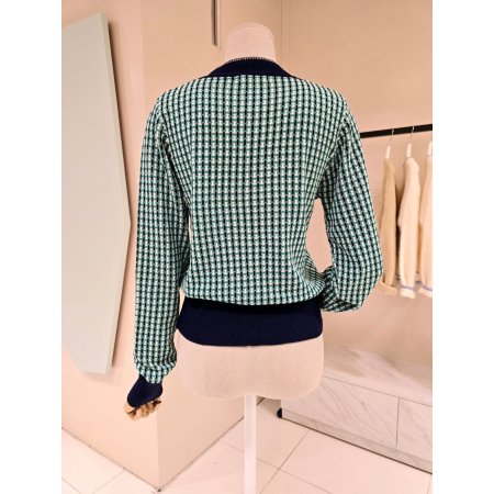 라인배색 큐빅단추 라운드 니트