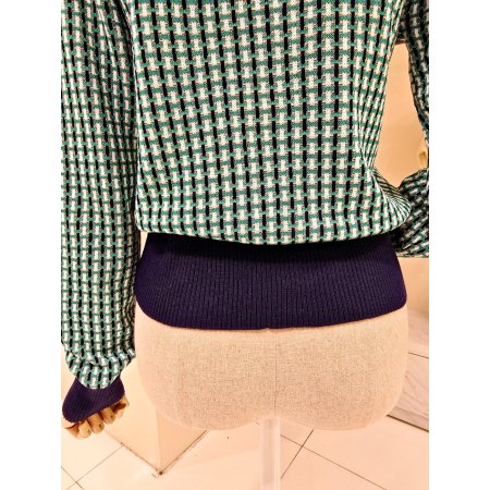 라인배색 큐빅단추 라운드 니트