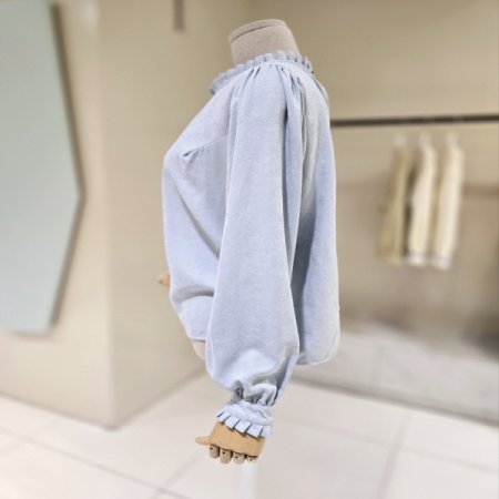 프릴넥 셔링 블라우스