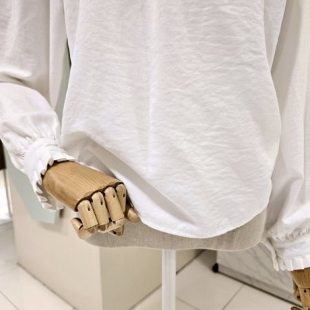 프릴소매 셔링 블라우스