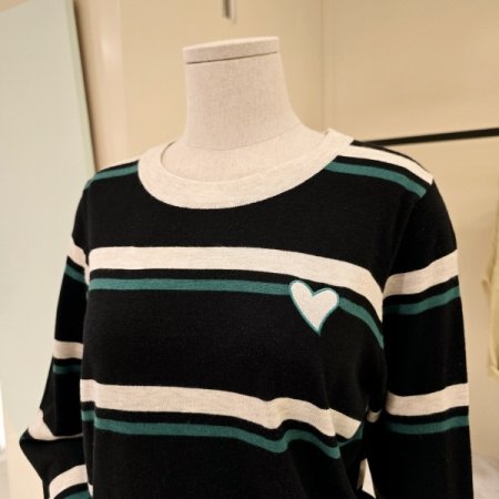 하트자수 단가라 라운드 니트