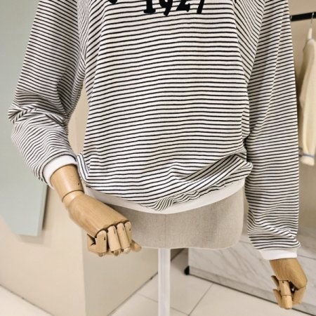 라운드 스트라이프 티셔츠