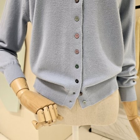 라운드 컬러 단추 니트가디건