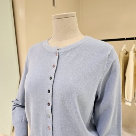라운드 컬러 단추 니트가디건