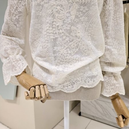 소매프릴 레이스 블라우스