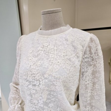 소매프릴 레이스 블라우스