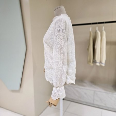 소매프릴 레이스 블라우스