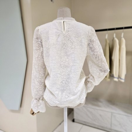 소매프릴 레이스 블라우스